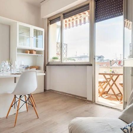 Seaside Apt Private Parking And Near The Beach فياريجيو المظهر الخارجي الصورة